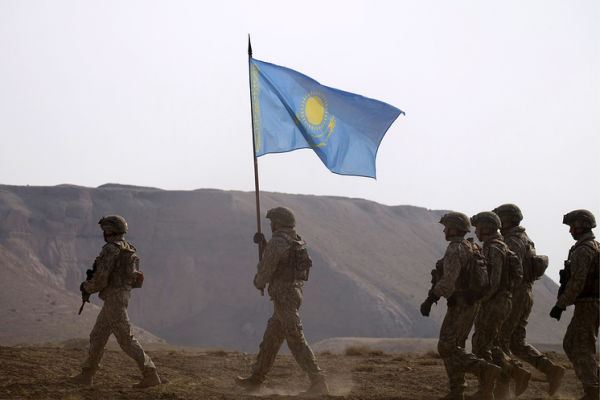 Власти Казахстана из-за угрозы коронавируса отменили военный парад в честь 75-летия Победы