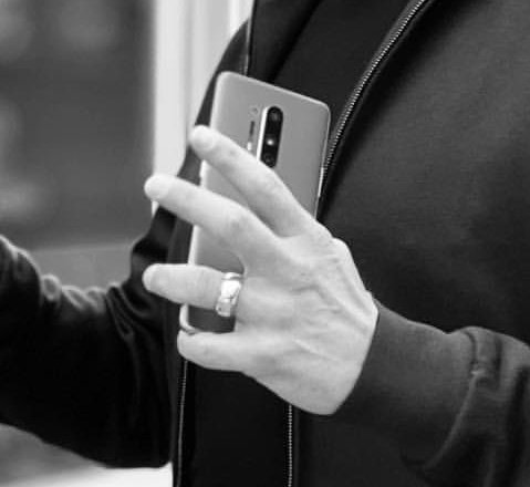 <br />
						Амбассадор OnePlus Роберт Дауни-младший уже ходит с OnePlus 8 Pro<br />
					